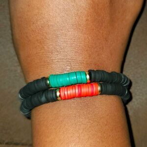 * Handmade Red and Green set Heishi Polymer Clay Beads Stretchy Bracelets